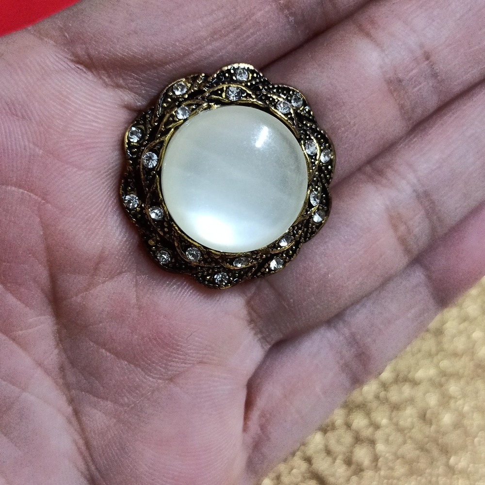 Ring - Picture 1 of 3